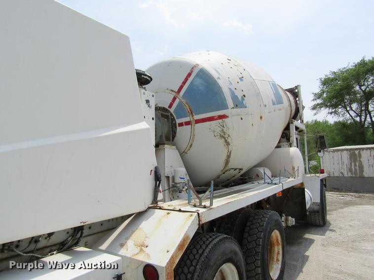 image for item DD8438 1999 Oshkosh S2146 ready mix truck