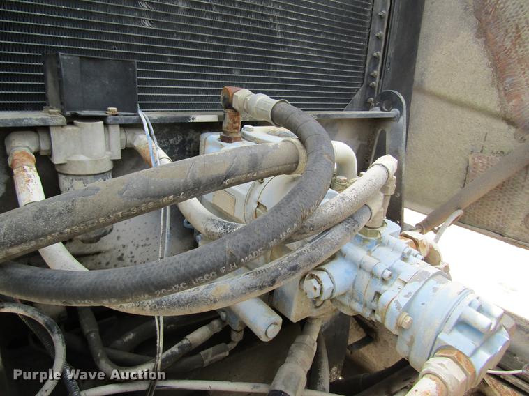 image for item DD8438 1999 Oshkosh S2146 ready mix truck