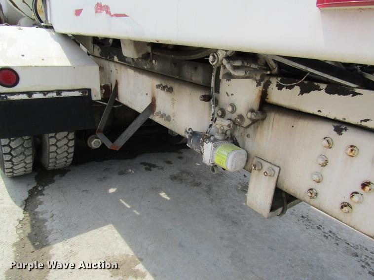 image for item DD8438 1999 Oshkosh S2146 ready mix truck