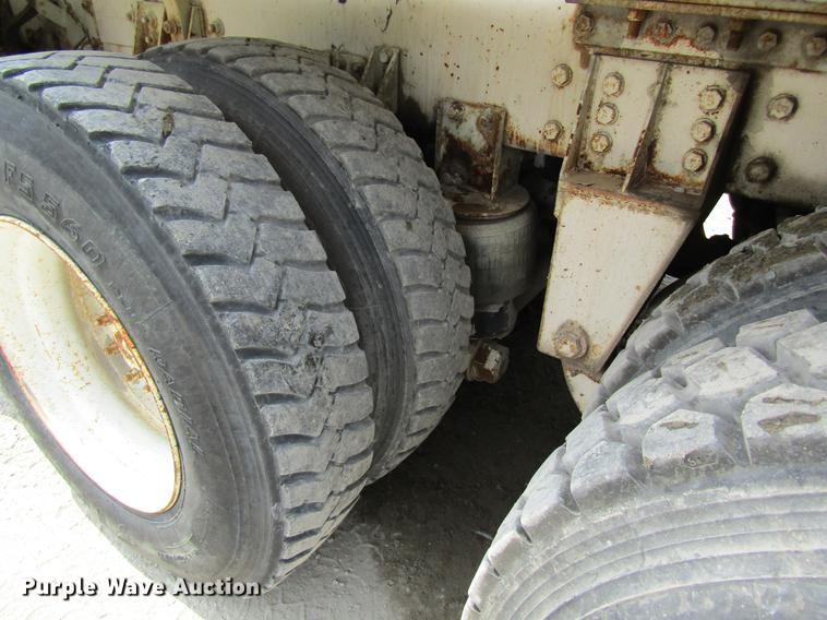 image for item DD8438 1999 Oshkosh S2146 ready mix truck