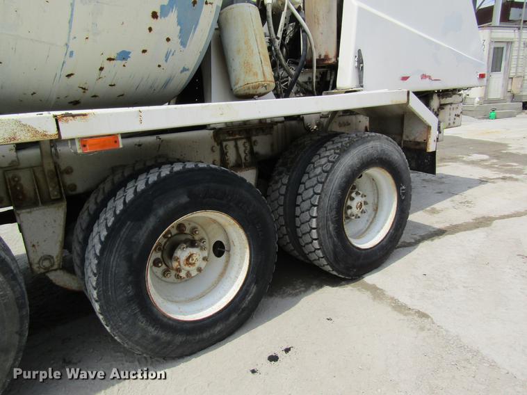 image for item DD8438 1999 Oshkosh S2146 ready mix truck