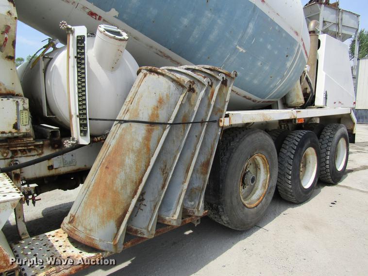 image for item DD8438 1999 Oshkosh S2146 ready mix truck