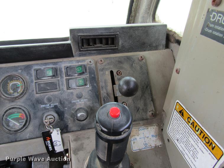 image for item DD8438 1999 Oshkosh S2146 ready mix truck