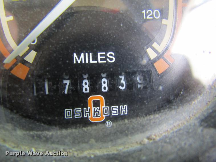 image for item DD8438 1999 Oshkosh S2146 ready mix truck