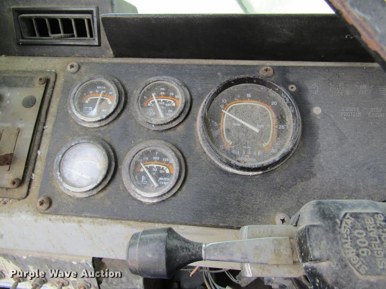 image for item DD8438 1999 Oshkosh S2146 ready mix truck