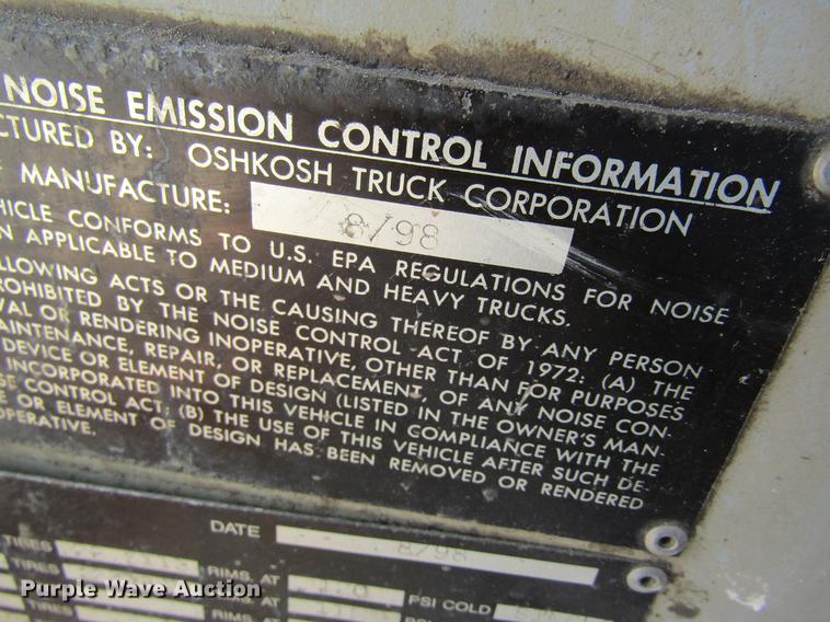 image for item DD8438 1999 Oshkosh S2146 ready mix truck