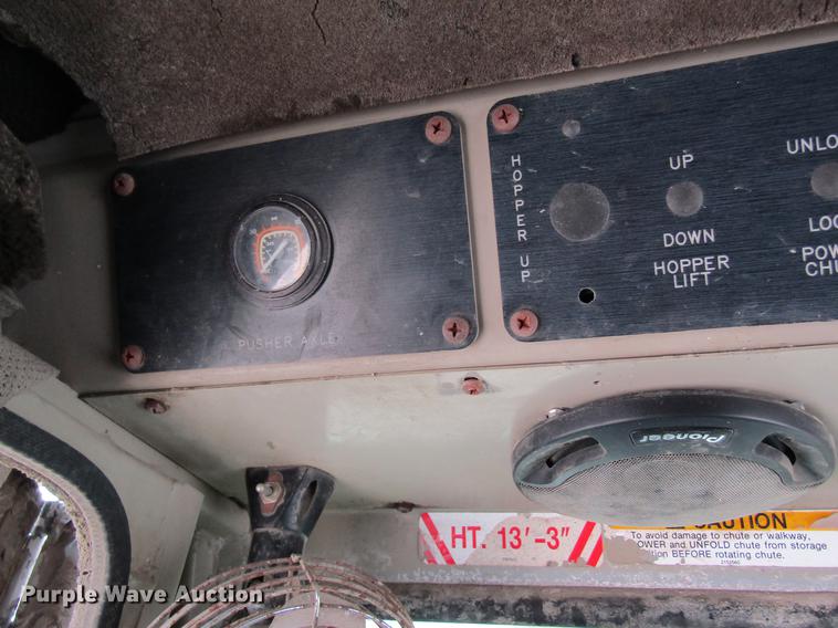 image for item DD8438 1999 Oshkosh S2146 ready mix truck