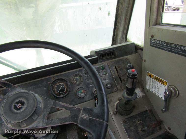 image for item DD8438 1999 Oshkosh S2146 ready mix truck