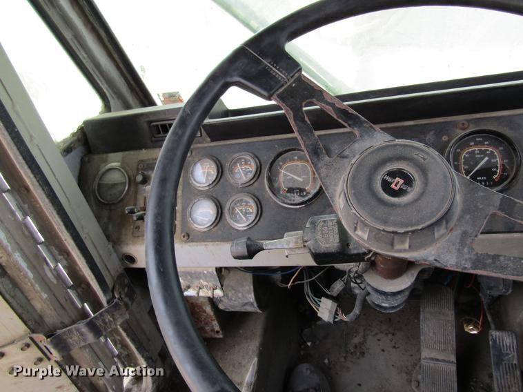 image for item DD8438 1999 Oshkosh S2146 ready mix truck