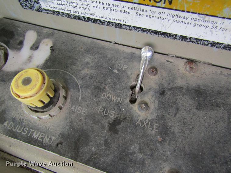 image for item DD8438 1999 Oshkosh S2146 ready mix truck