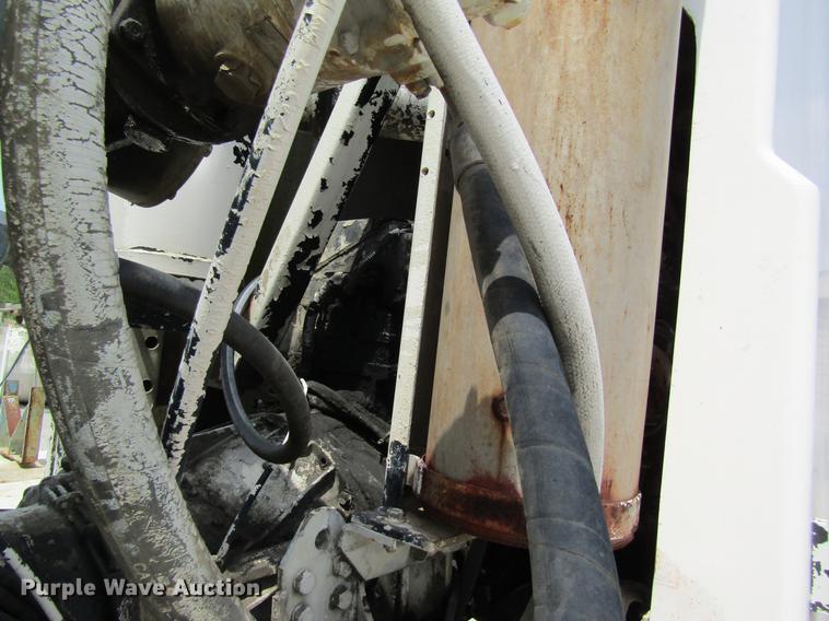 image for item DD8438 1999 Oshkosh S2146 ready mix truck