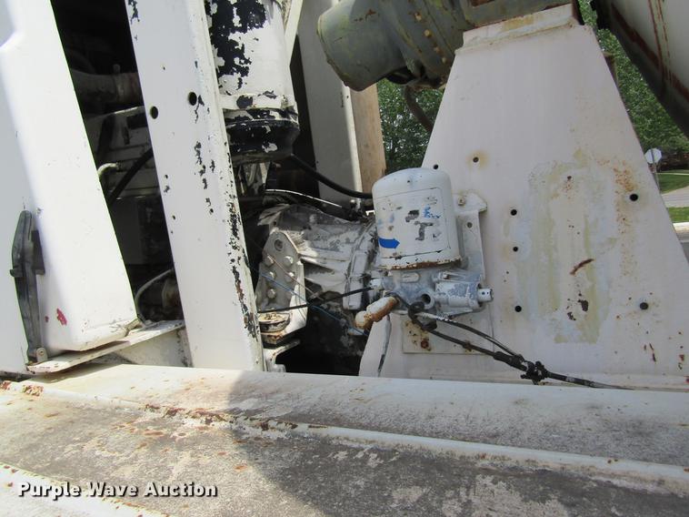 image for item DD8438 1999 Oshkosh S2146 ready mix truck