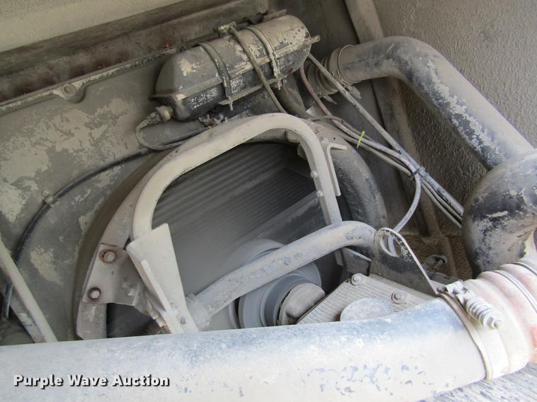 image for item DD8438 1999 Oshkosh S2146 ready mix truck