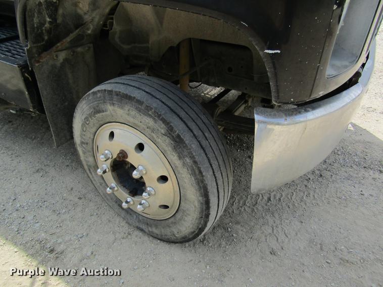 image for item DD8450 1996 GMC TopKick service truck with crane