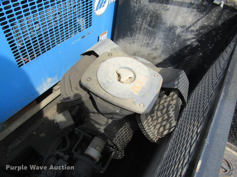 image for item DD8450 1996 GMC TopKick service truck with crane