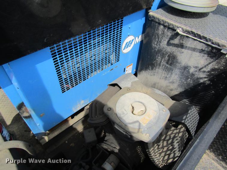 image for item DD8450 1996 GMC TopKick service truck with crane