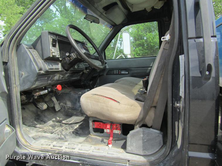 image for item DD8450 1996 GMC TopKick service truck with crane