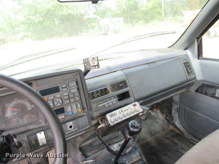 image for item DD8450 1996 GMC TopKick service truck with crane