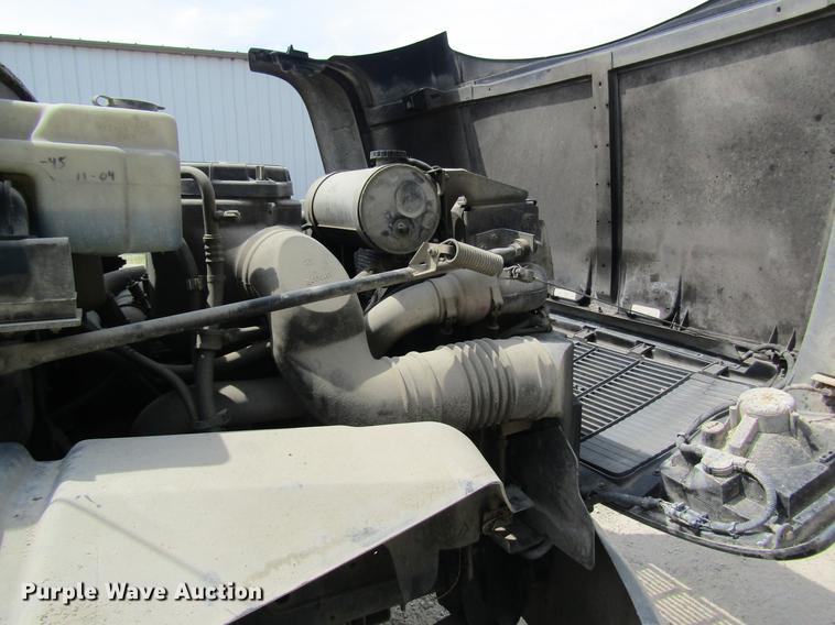 image for item DD8450 1996 GMC TopKick service truck with crane