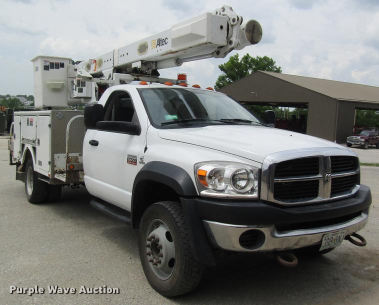 image for item DD8452 2008 Dodge Ram 5500 bucket truck