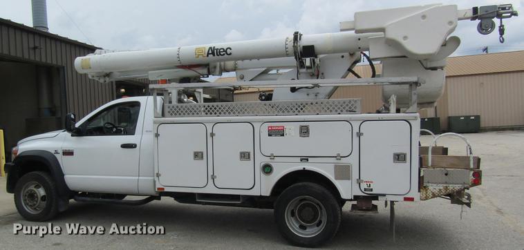image for item DD8452 2008 Dodge Ram 5500 bucket truck