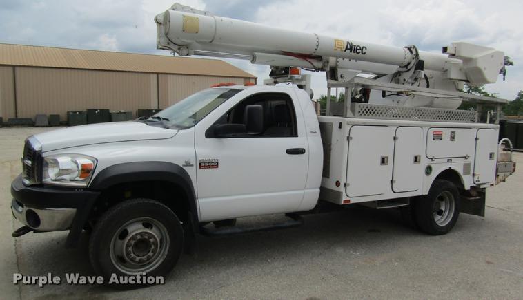 image for item DD8452 2008 Dodge Ram 5500 bucket truck
