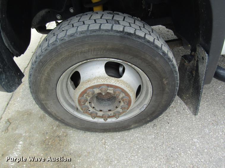 image for item DD8452 2008 Dodge Ram 5500 bucket truck