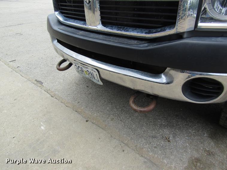 image for item DD8452 2008 Dodge Ram 5500 bucket truck