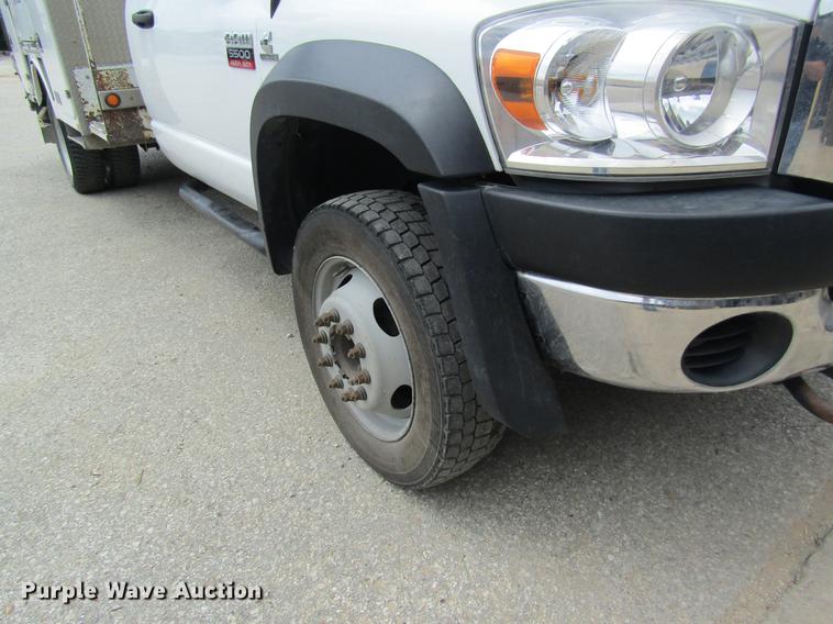 image for item DD8452 2008 Dodge Ram 5500 bucket truck