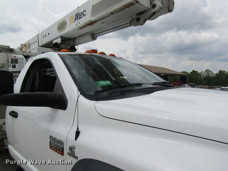 image for item DD8452 2008 Dodge Ram 5500 bucket truck