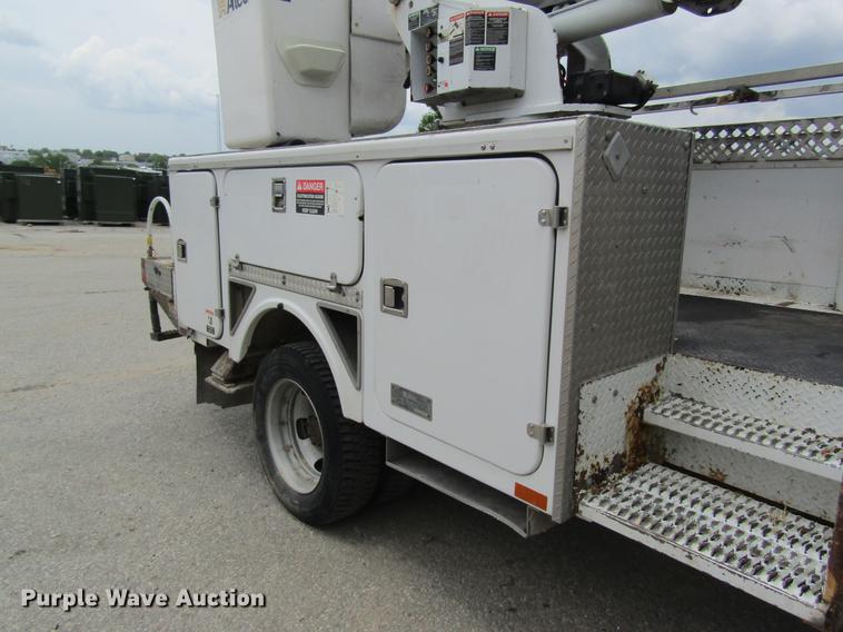 image for item DD8452 2008 Dodge Ram 5500 bucket truck