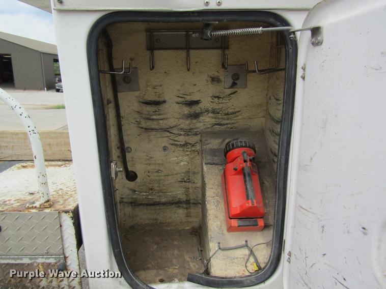 image for item DD8452 2008 Dodge Ram 5500 bucket truck