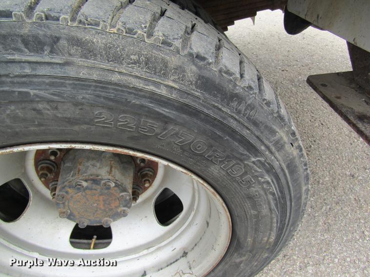 image for item DD8452 2008 Dodge Ram 5500 bucket truck