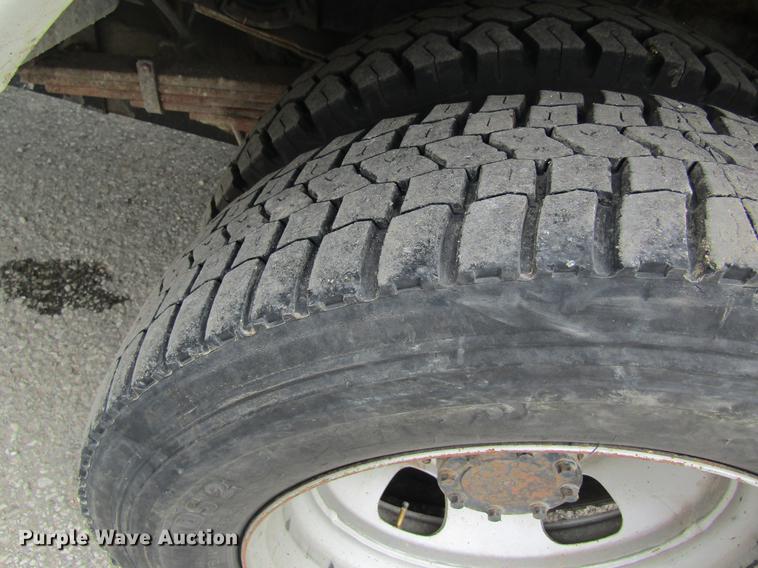 image for item DD8452 2008 Dodge Ram 5500 bucket truck