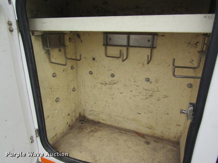 image for item DD8452 2008 Dodge Ram 5500 bucket truck