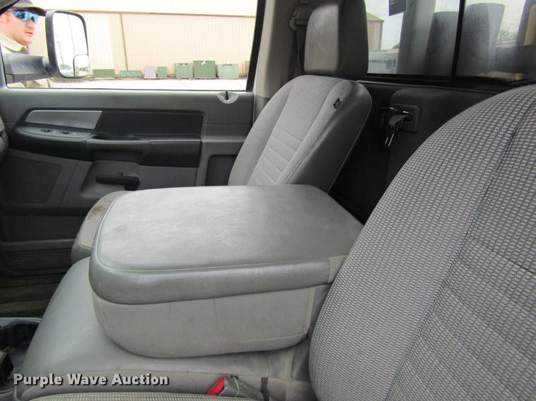 image for item DD8452 2008 Dodge Ram 5500 bucket truck