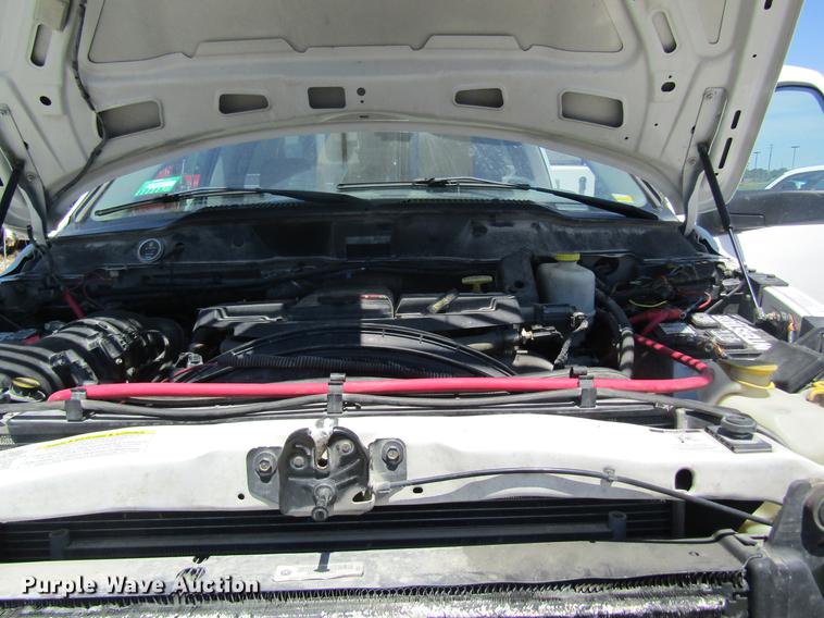 image for item DD8452 2008 Dodge Ram 5500 bucket truck