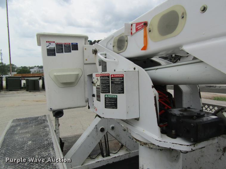 image for item DD8452 2008 Dodge Ram 5500 bucket truck