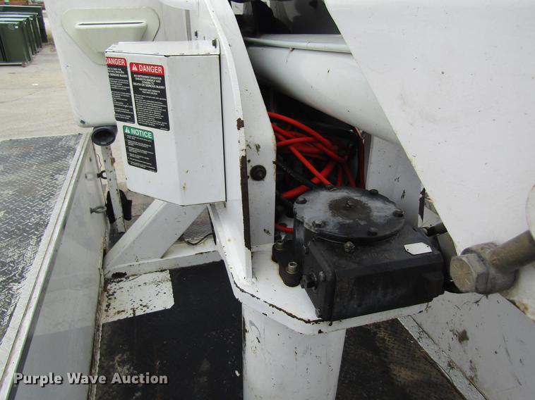 image for item DD8452 2008 Dodge Ram 5500 bucket truck