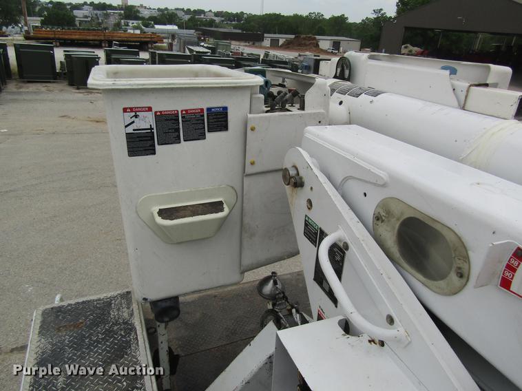 image for item DD8452 2008 Dodge Ram 5500 bucket truck