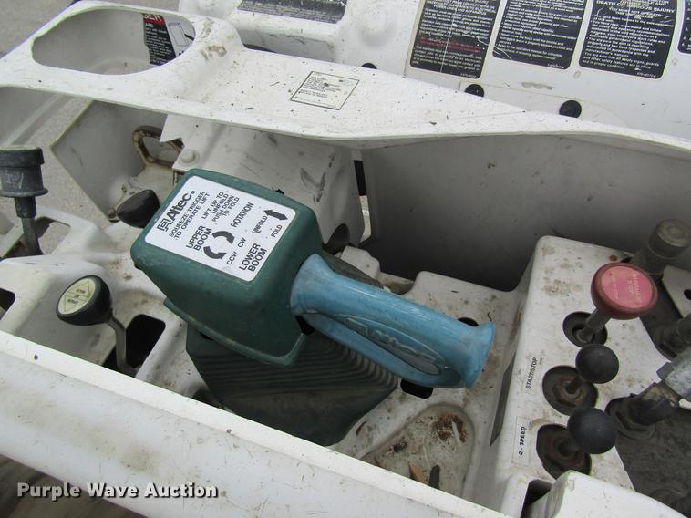 image for item DD8452 2008 Dodge Ram 5500 bucket truck