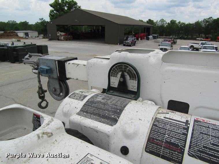 image for item DD8452 2008 Dodge Ram 5500 bucket truck