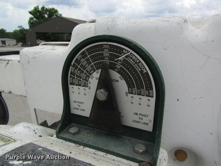 image for item DD8452 2008 Dodge Ram 5500 bucket truck