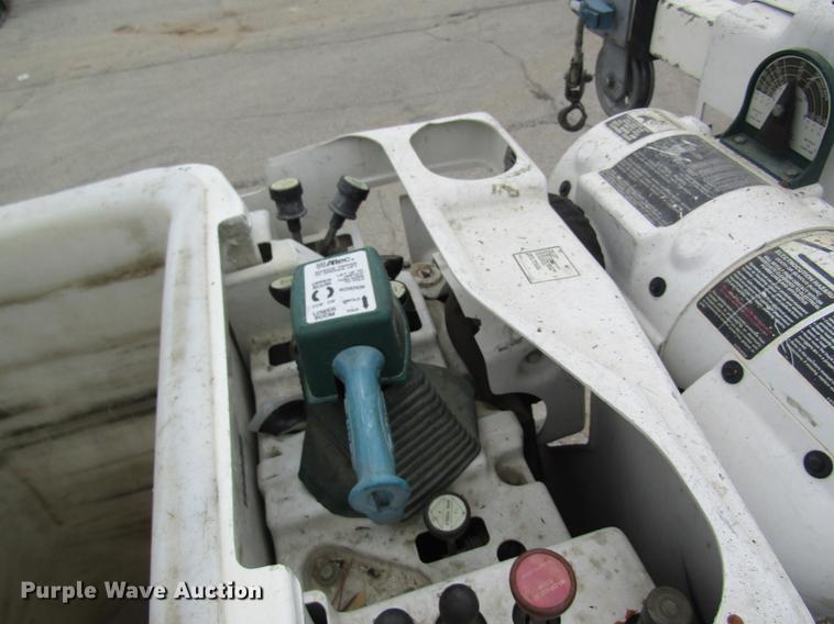 image for item DD8452 2008 Dodge Ram 5500 bucket truck