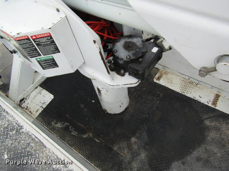 image for item DD8452 2008 Dodge Ram 5500 bucket truck