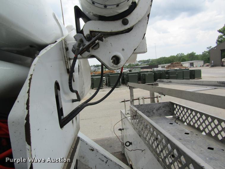 image for item DD8452 2008 Dodge Ram 5500 bucket truck