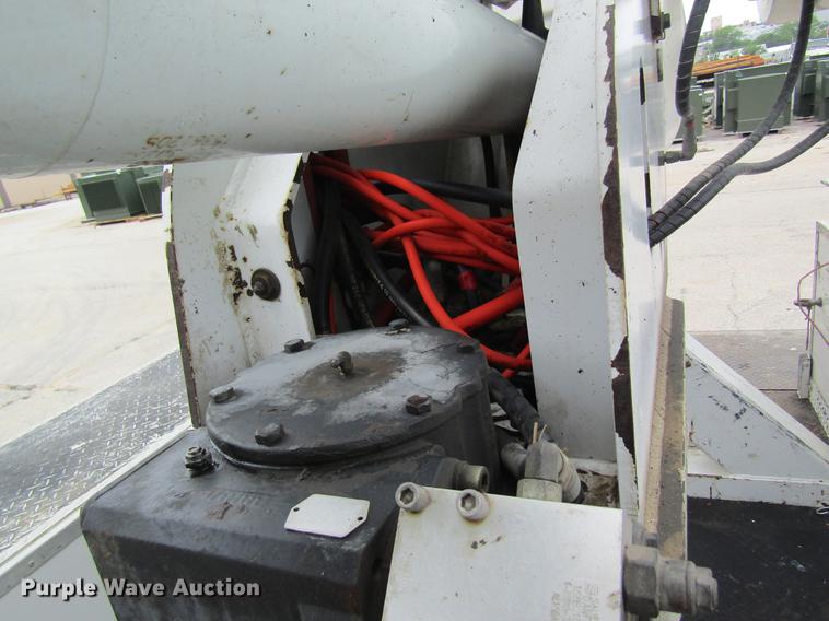 image for item DD8452 2008 Dodge Ram 5500 bucket truck