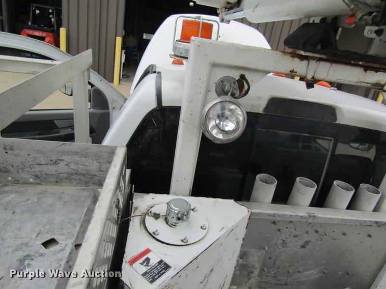 image for item DD8452 2008 Dodge Ram 5500 bucket truck