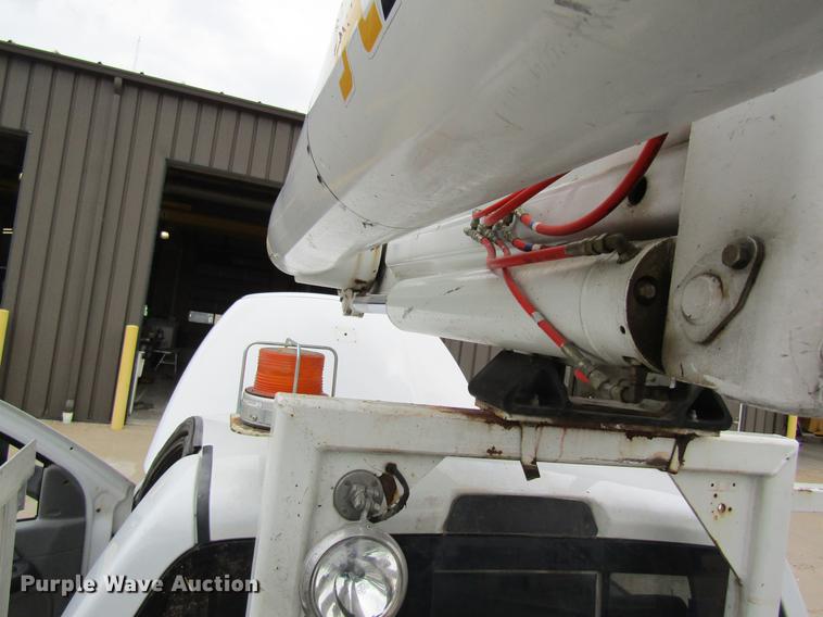 image for item DD8452 2008 Dodge Ram 5500 bucket truck