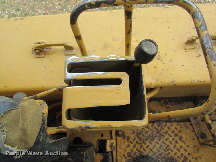 image for item DD8461 1971 Caterpillar D7F dozer